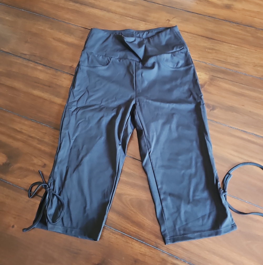 HALARA Black Capri Pants with Side Ties